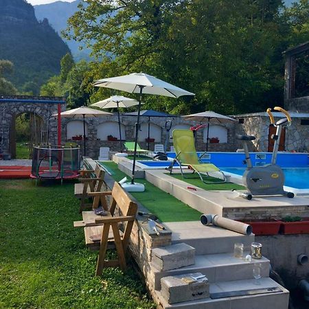 Villa Kuca Za Odmor Sa Bazenom Diva Grabovica Jablanica Exterior foto