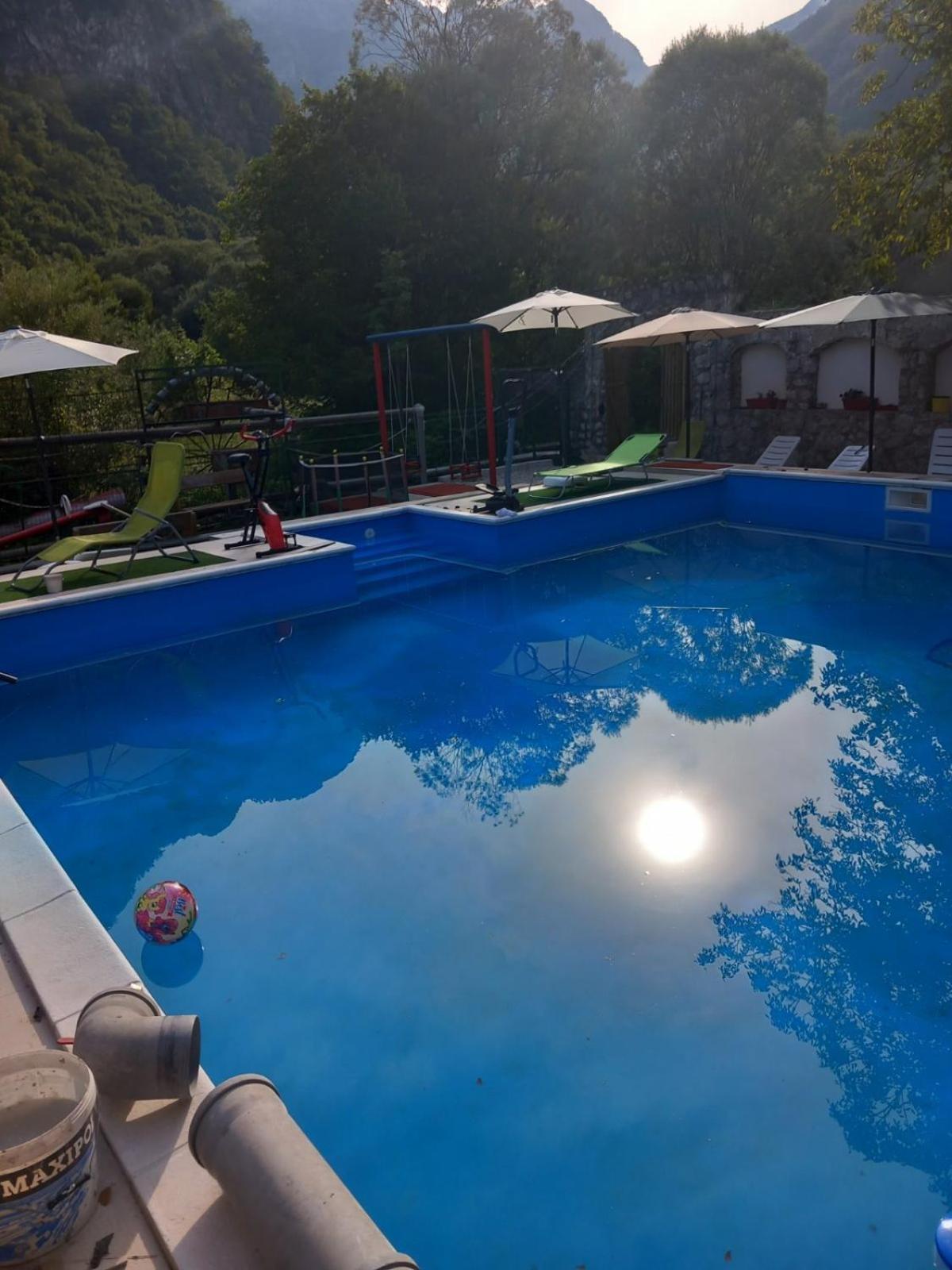 Villa Kuca Za Odmor Sa Bazenom Diva Grabovica Jablanica Exterior foto
